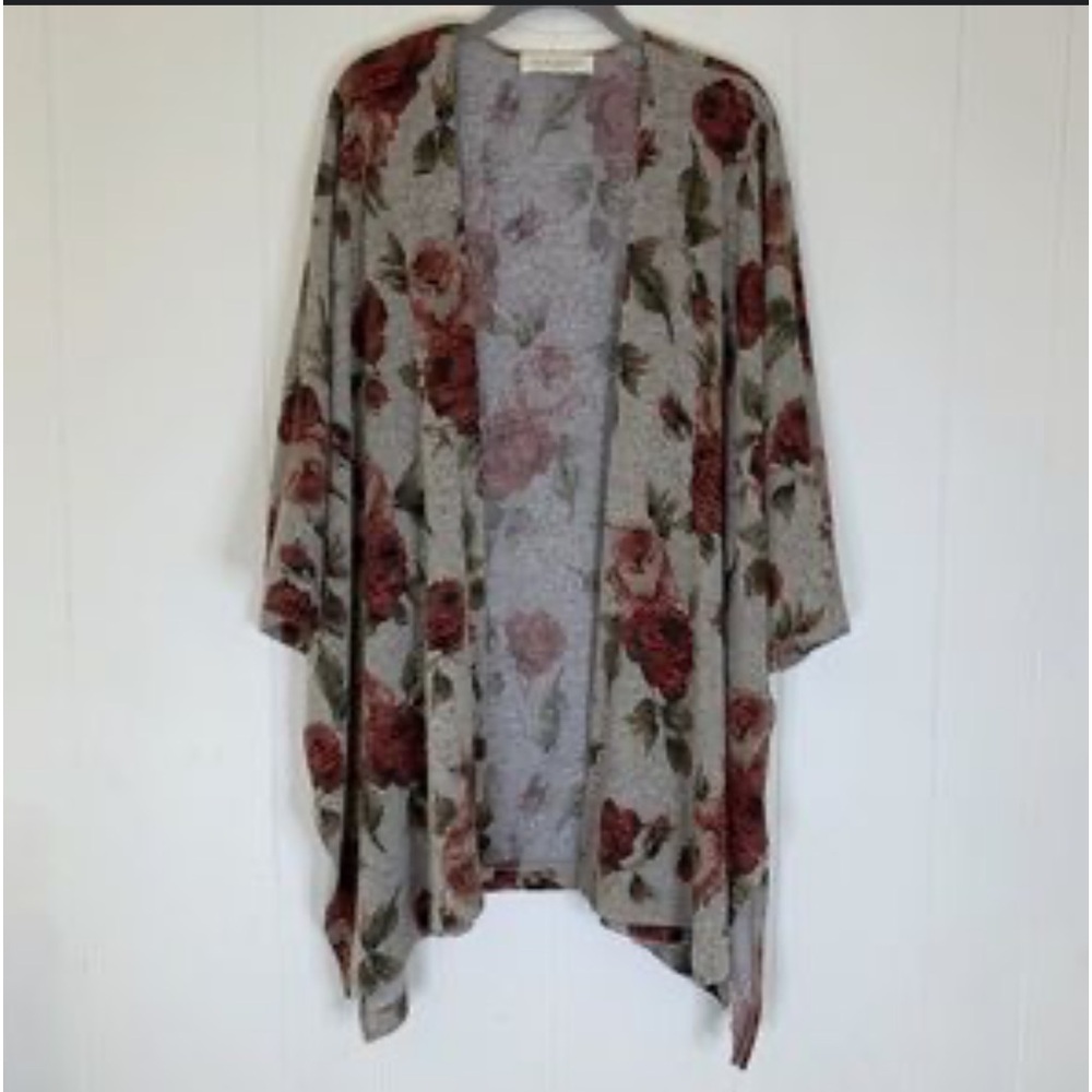 GUC Audrey 3+1 kimono size OS.